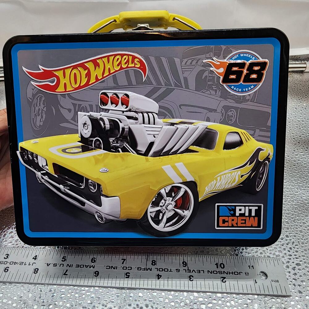Hot Wheels Metal Lunch Box Pit Crew 68 Race Team, Back to School Decor